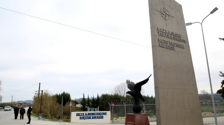 Alb&acirc;nia inaugura base da Otan perto de ex-Cidade Stalin