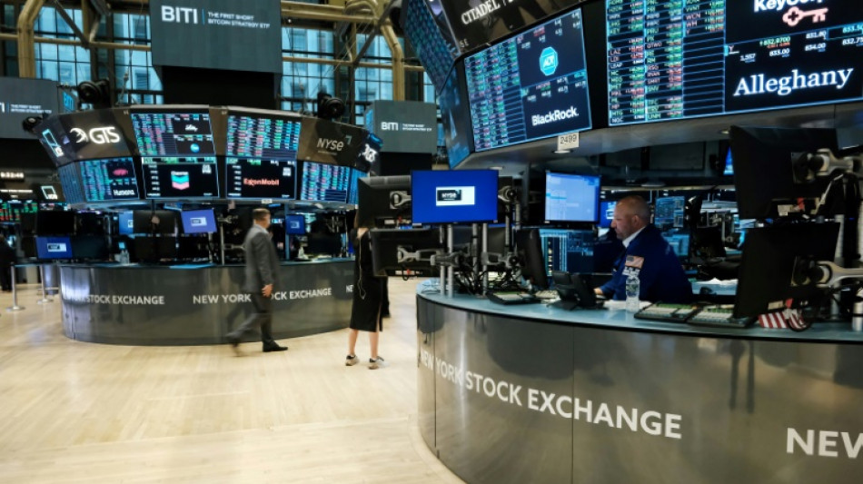 Wall Street termine en baisse, l'&eacute;lan s'essouffle apr&egrave;s une semaine faste