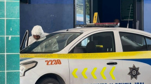 Tr&ecirc;s policiais ficam feridos por explos&atilde;o de carro-bomba no centro do M&eacute;xico
