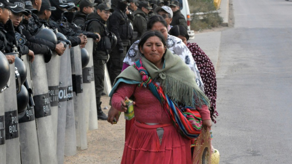 Apoiadores de Evo Morales marcham na Bol&iacute;via para defender sua candidatura