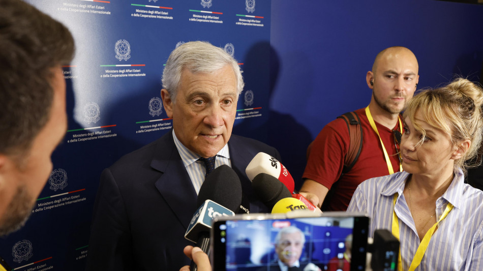 Tajani, 'Iran ha superato la linea rossa sull'atomica'