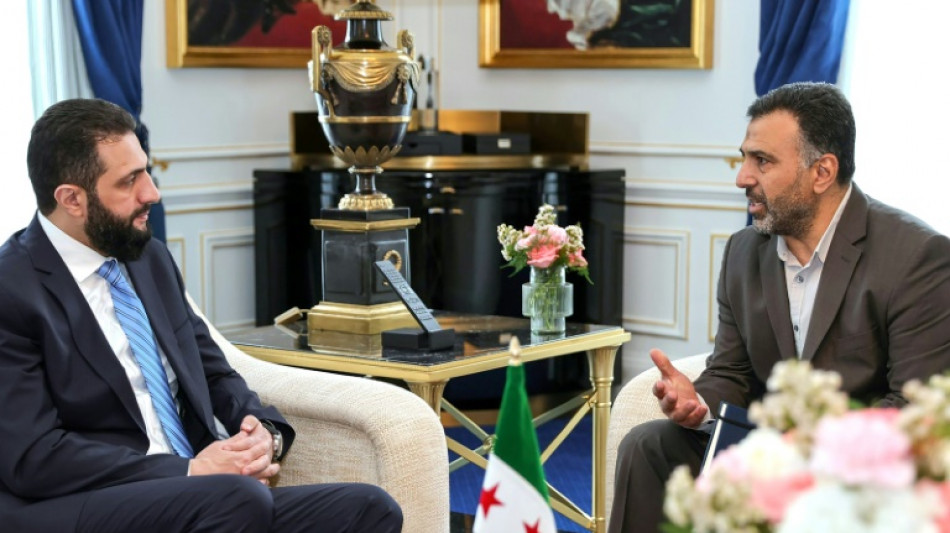 El presidente sirio conoce en Par&iacute;s al fot&oacute;grafo militar que document&oacute; la tortura bajo Al Asad