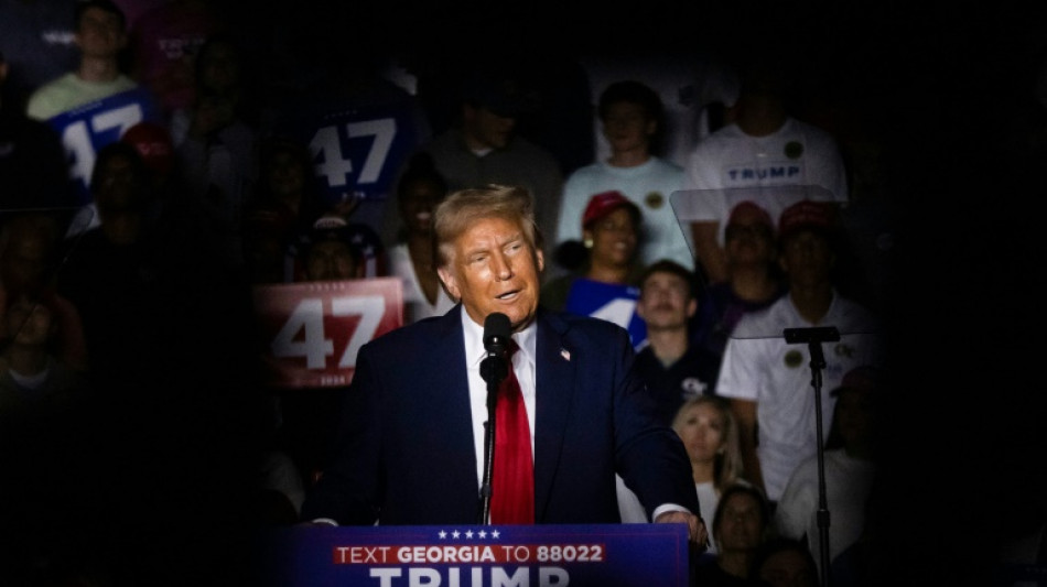 'N&atilde;o sou um nazista, sou o oposto de um nazista', diz Trump em com&iacute;cio