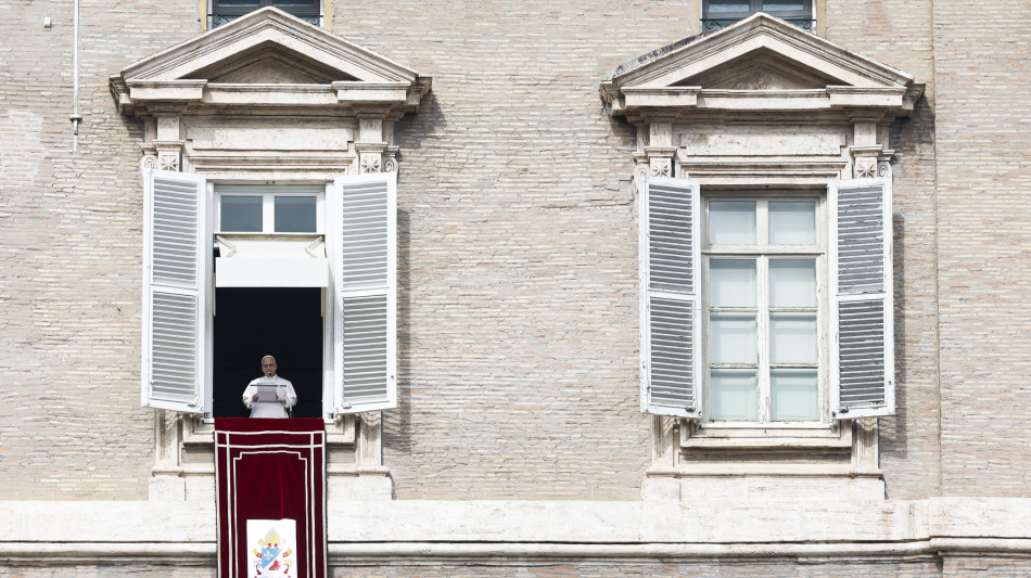 Il Papa, 'la mia solidariet&agrave; alle donne vittime di violenza'