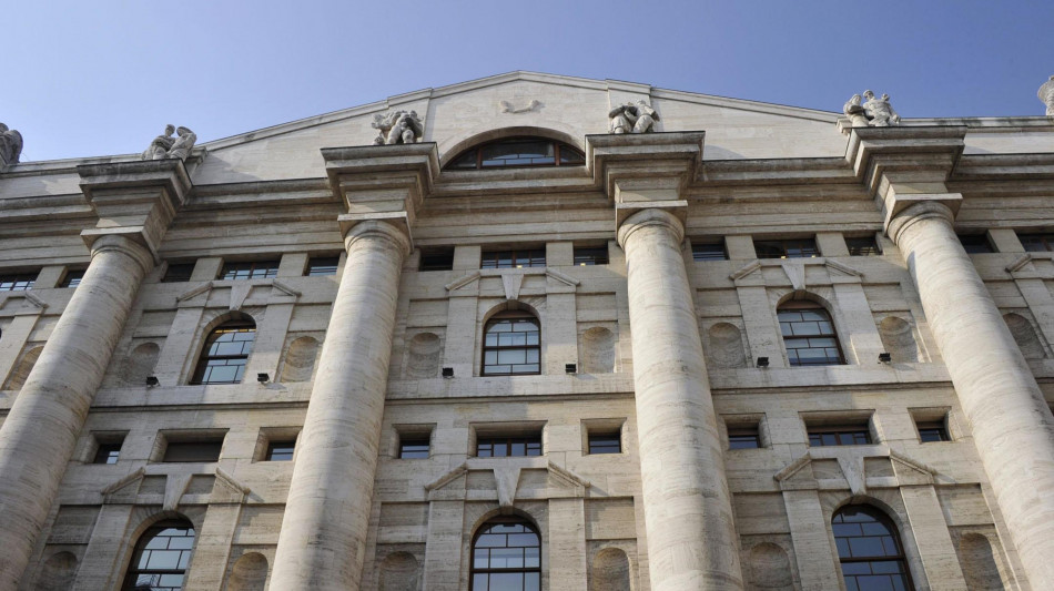 Borsa: Milano chiude pesante (-1,94%), gi&ugrave; Stellantis ed Stm
