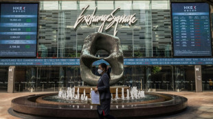 Traders brush off new Trump threats to extend stocks rally