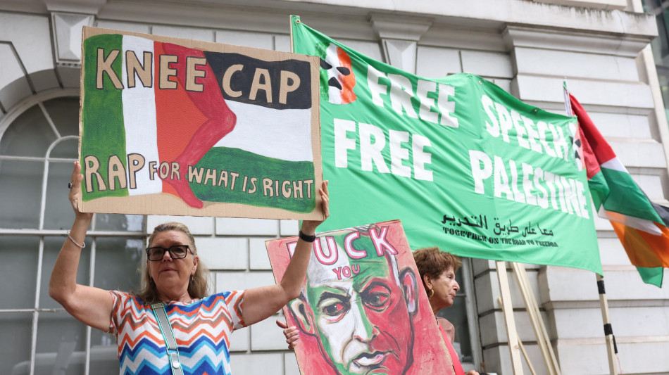 Cantante rap dei Kneecap in tribunale a Londra per 'terrorismo'