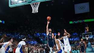 Stephen Curry renova contrato com os Warriors, diz m&iacute;dia