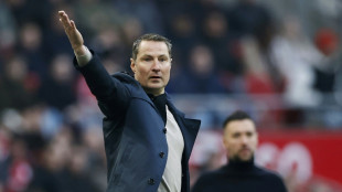 Feyenoord demite seu t&eacute;cnico a dois dias de receber Milan na Champions