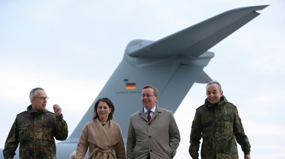 Pistorius und Baerbock begr&uuml;&szlig;en Sudan-R&uuml;ckkehrer der Bundeswehr