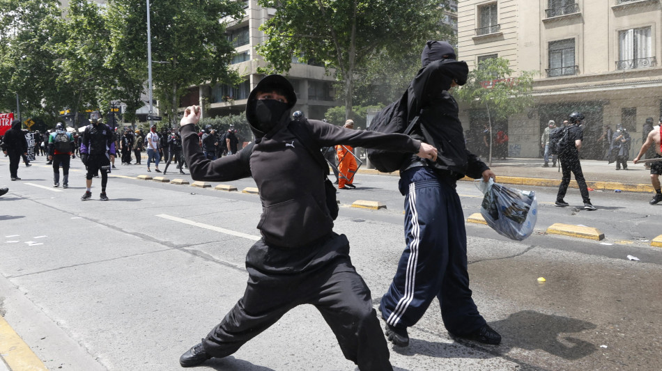 Cile, Kast avvia l'espulsione di sei stranieri arrestati durante gli scontri