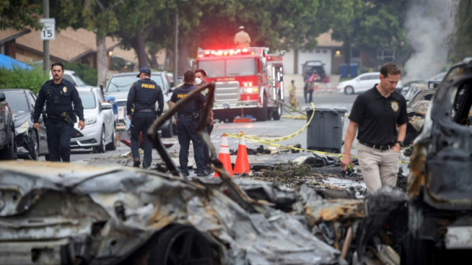 Dos muertos en accidente de avioneta en barrio residencial de California