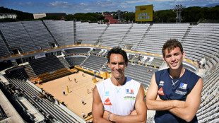 Le beach volley fran&ccedil;ais, les pieds dans le sable romain, la t&ecirc;te &agrave; Paris-2024