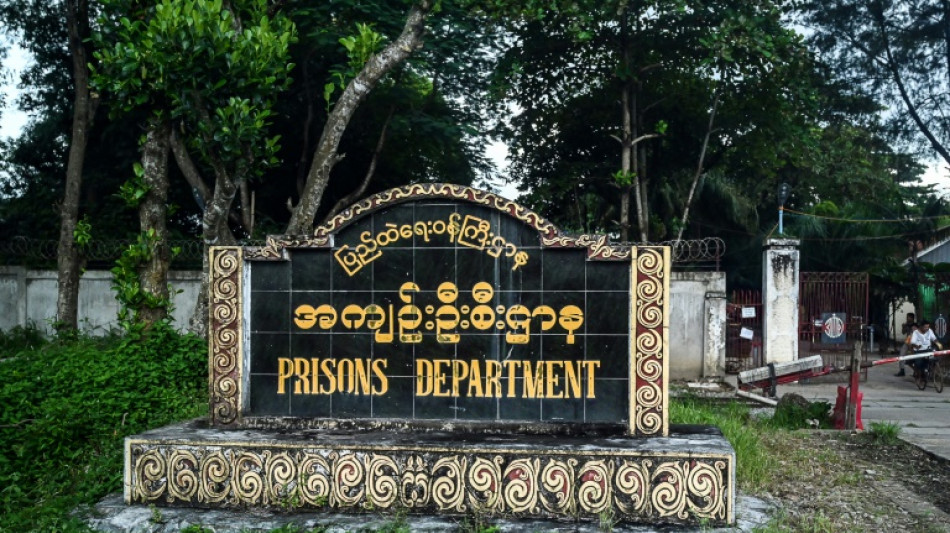 Birmanie: huit morts, 18 bless&eacute;s dans des explosions devant une prison de Rangoun