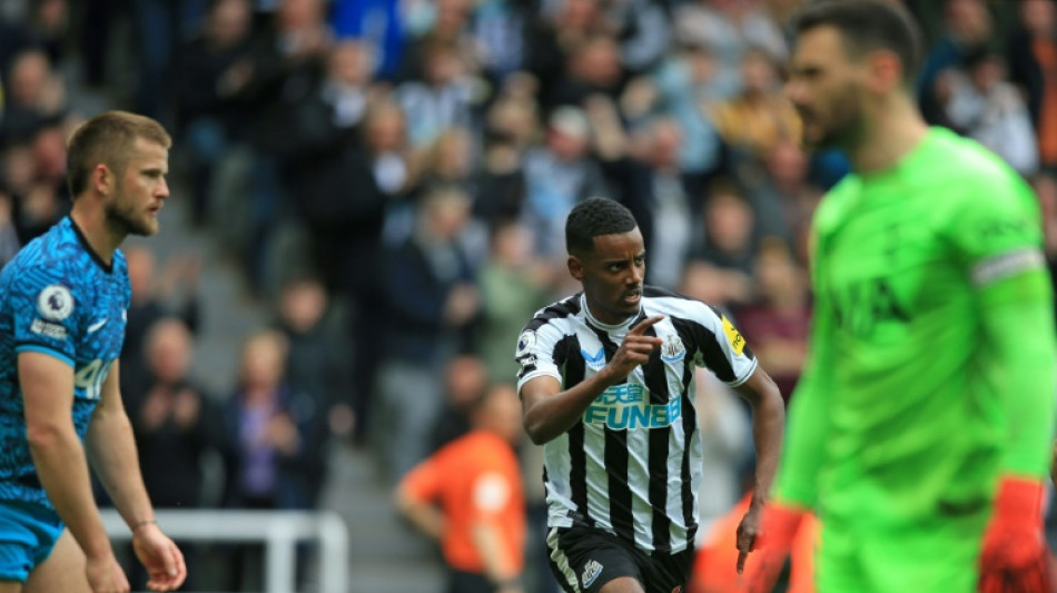 Lloris says sorry after 'embarrassing' Spurs thrashing