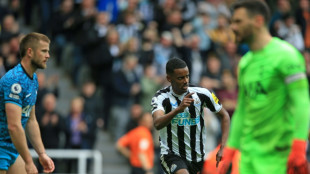 Lloris says sorry after 'embarrassing' Spurs thrashing