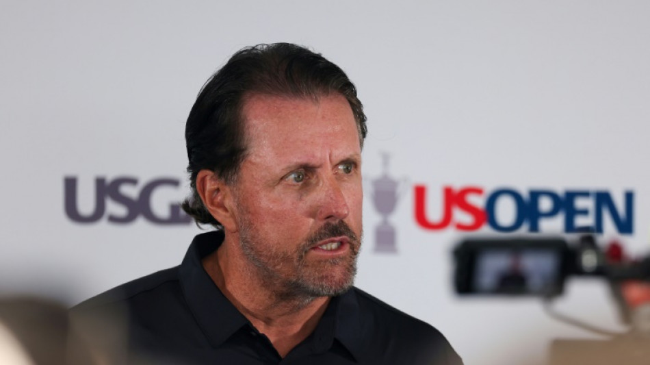 Golf: le banni Mickelson esp&egrave;re rejouer sur le circuit PGA