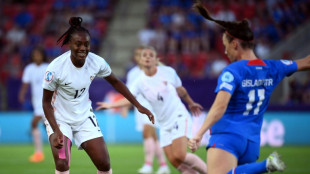 Euro: les Bleues accroch&eacute;es, le joker Malard abat ses cartes