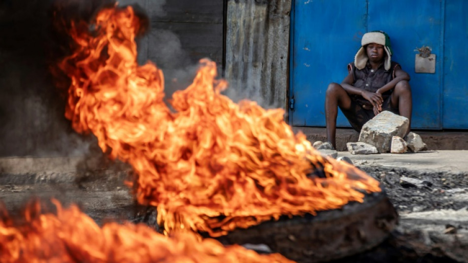 Police and protesters clash   in Nairobi as calls for talks grow