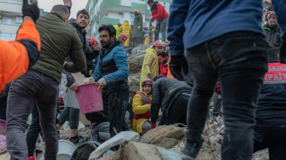 Hilfsorganisationen stellen Soforthilfe f&uuml;r Erdbeben-Opfer bereit
