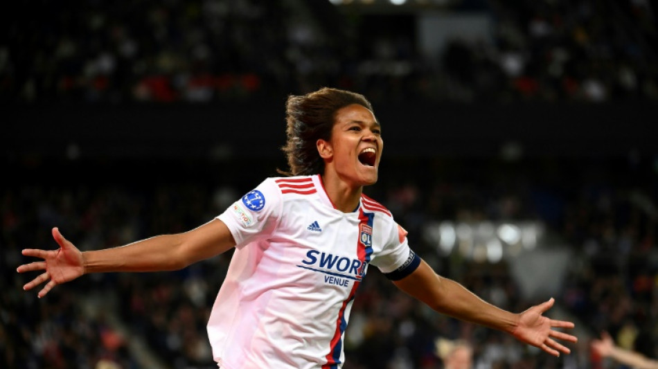 Foot/C1 f&eacute;minine: Lyon se qualifie pour la finale contre le FC Barcelone, le Paris SG &eacute;limin&eacute;