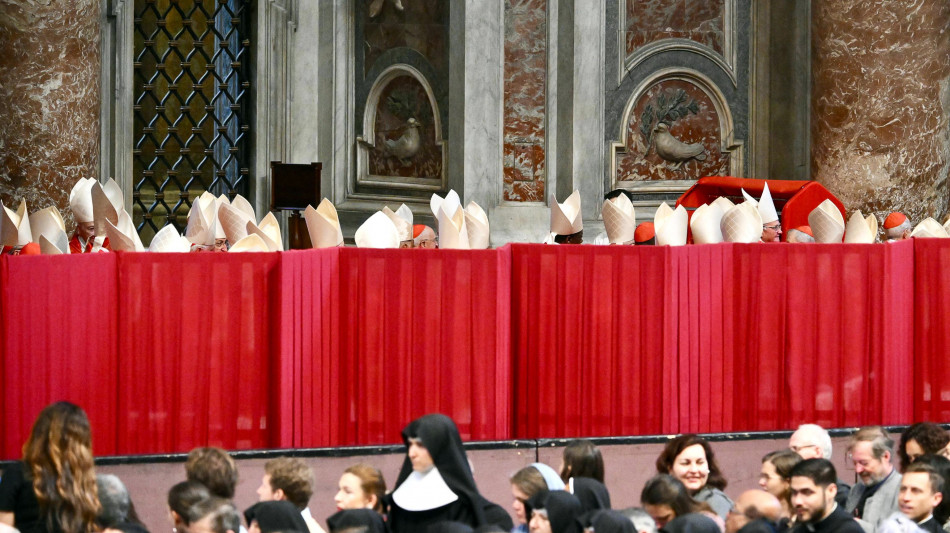 Cardinale Re, 'il mondo di oggi attende molto dalla Chiesa'