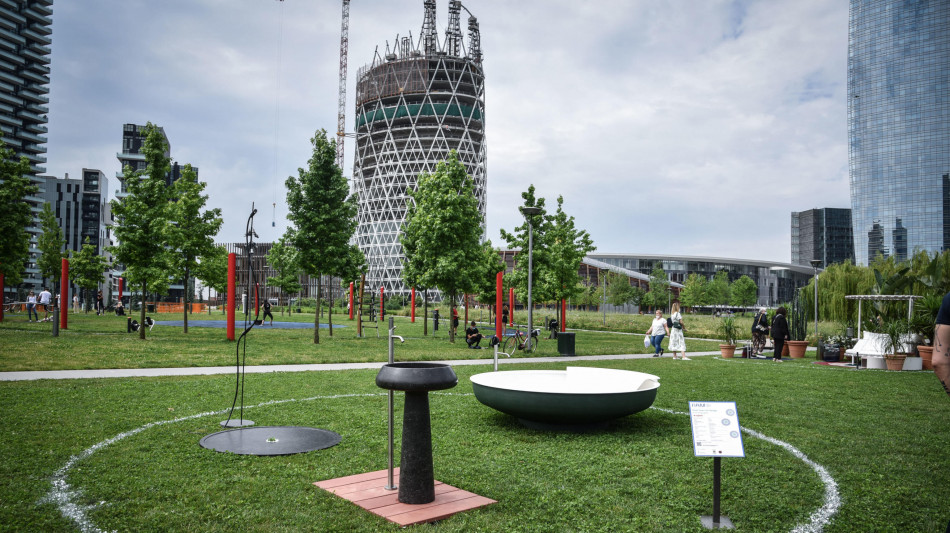 Elly Schlein dialoga con Neri Marcor&eacute; a Fuoricinema a Milano