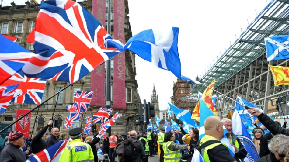 Les Ecossais rejettent de peu l'ind&eacute;pendance, selon un sondage