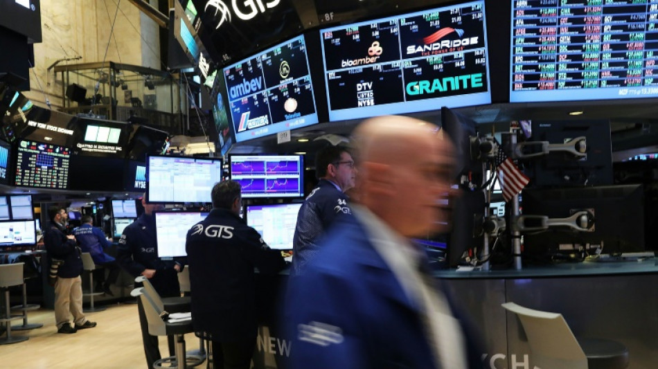 Wall Street ouvre en hausse, au rebond apr&egrave;s une semaine calamiteuse