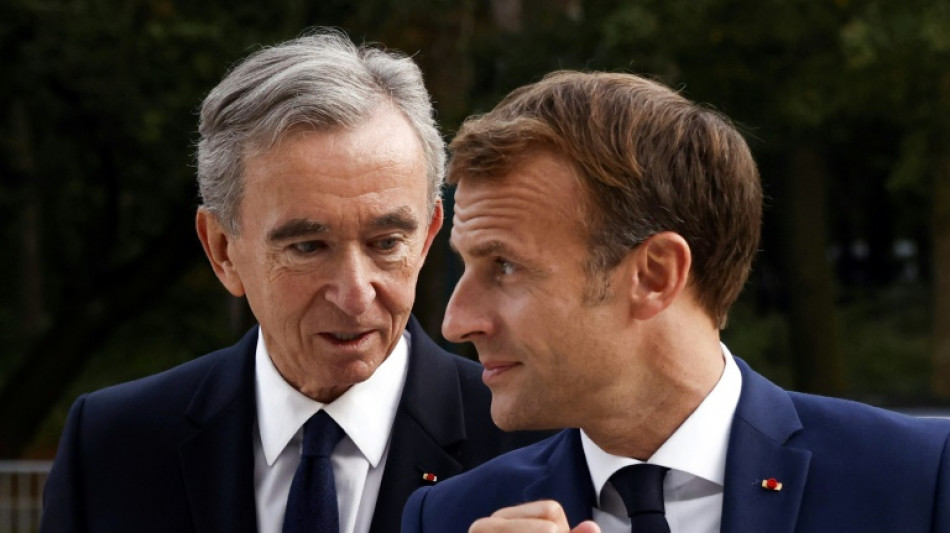 Macron condecora al hombre m&aacute;s rico del mundo en presencia de Beyonc&eacute; y Musk