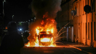 Cidade registra terceira noite de dist&uacute;rbios anti-imigra&ccedil;&atilde;o na Irlanda do Norte
