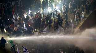 Isra&euml;l: manifestations apr&egrave;s le limogeage du ministre de la D&eacute;fense