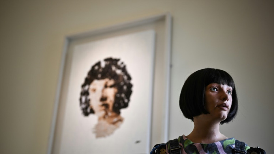 La premi&egrave;re oeuvre d'un robot humano&iuml;de vendue aux ench&egrave;res pour un million d'euros