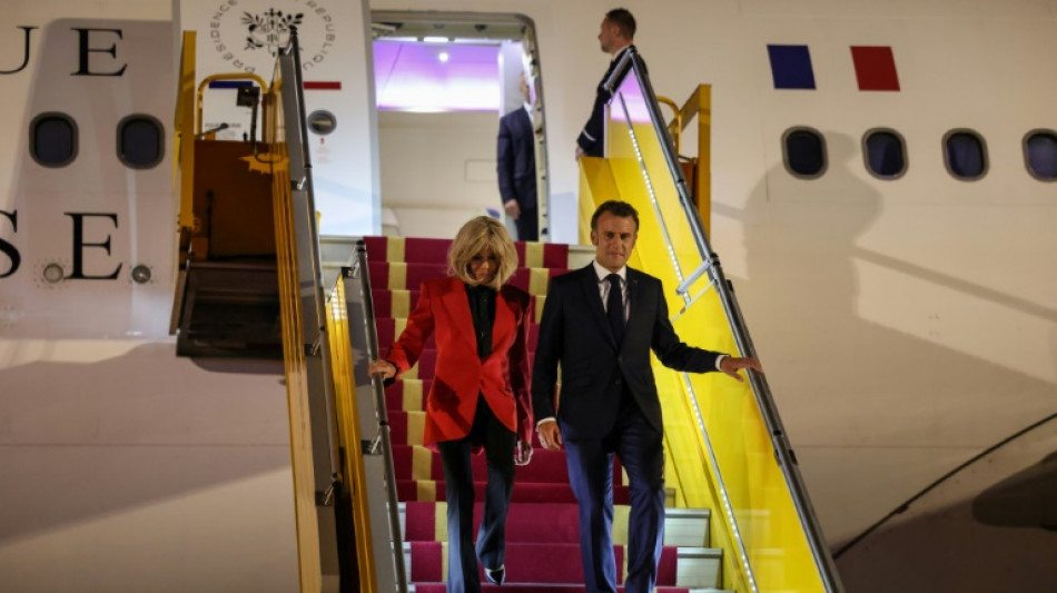 Emmanuel Macron est arriv&eacute; au Vietnam pour le d&eacute;but d'une tourn&eacute;e en Asie du Sud-Est