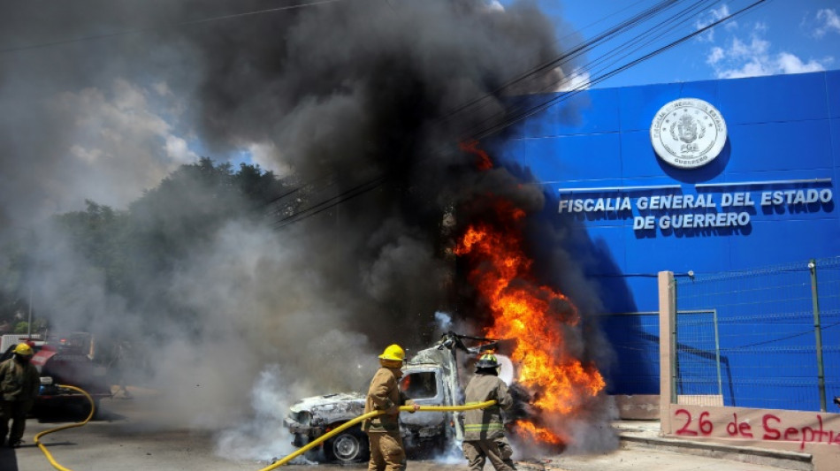 Familiares de 43 j&oacute;venes desaparecidos en M&eacute;xico acusan falta de informaci&oacute;n en las investigaciones