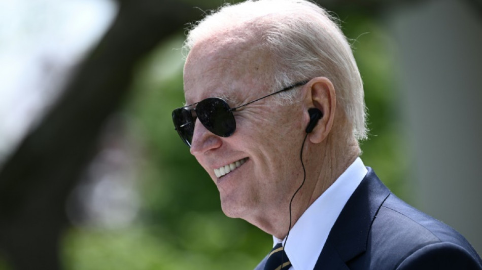 Biden balaie les questions sur son &acirc;ge, dit "je me sens bien"
