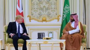 Johnson wirbt wegen Ukraine-Kriegs in Riad für Erhöhung der Ölfördermenge