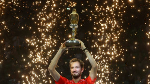 Medvedev halts Murray heroics to take Qatar title