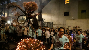 Hong Kong revives 'living tradition' of fire dragon dance