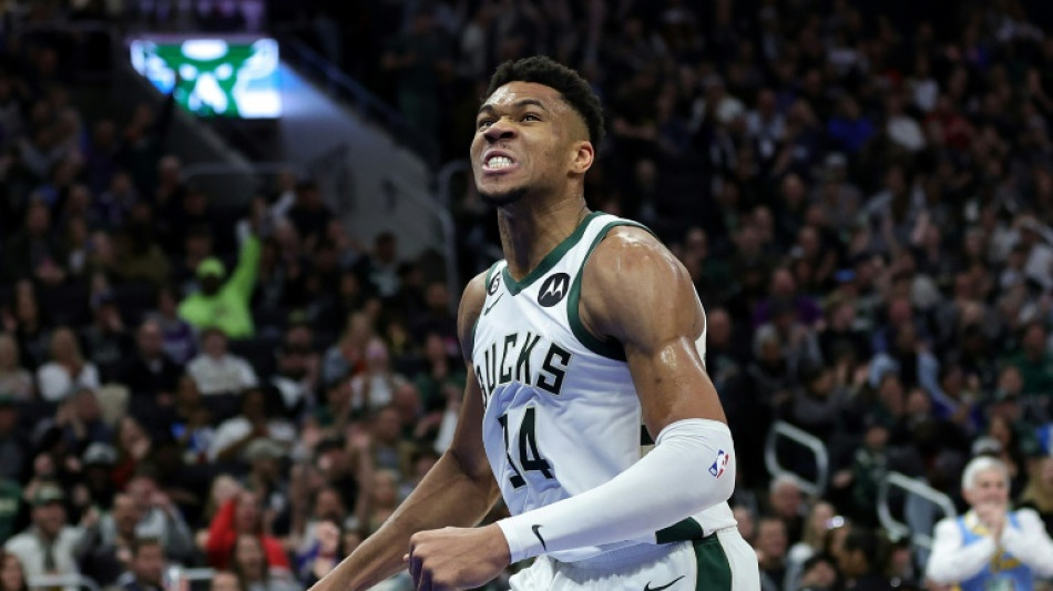 Antetokounmpo sparks Bucks in Sixers rout, Dallas on brink