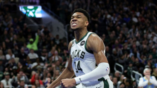 Antetokounmpo sparks Bucks in Sixers rout, Dallas on brink