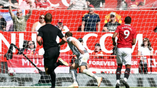 Martial puts Man Utd's top four bid back on track 