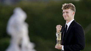 Parigi: L&eacute;on Marchand ha spento il braciere olimpico