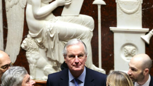 Deputados franceses derrubam o governo e pedem ren&uacute;ncia de Macron