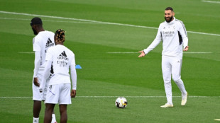 Foot: Benzema ne jouera pas avec le Real Madrid dimanche, &agrave; trois semaines du Mondial (Ancelotti)