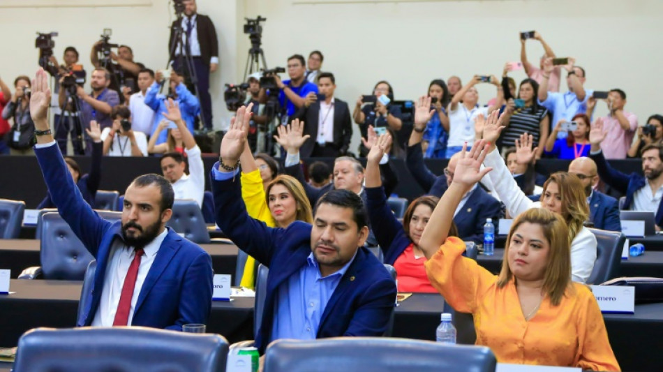 Cr&iacute;ticos veem reforma da Constitui&ccedil;&atilde;o como passo para ditadura em El Salvador