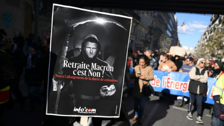 Retraites: les organisations de jeunesse soutenues par LFI d&eacute;filent &agrave; Paris

