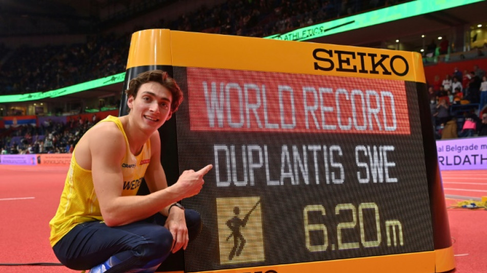 Athl&eacute;tisme: Duplantis am&eacute;liore son record du monde du saut &agrave; la perche (6,20 m), s'offre le titre mondial en salle 