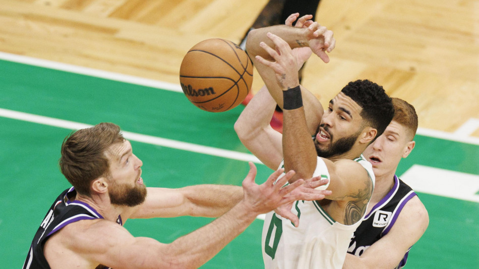 Nba: Boston d&agrave; una lezione a Golden State