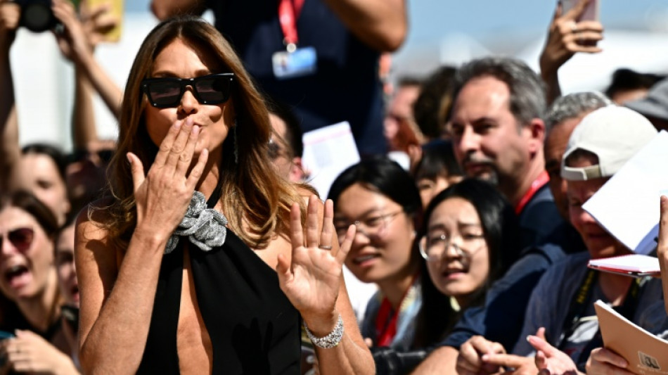 S&auml;ngerin Carla Bruni macht &uuml;berstandene Brustkrebs-Erkrankung &ouml;ffentlich